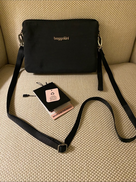 Baggallini Handbags - Baggallini Black Nylon Crossbody Bag •
Wristlet Strap • Gray Lining